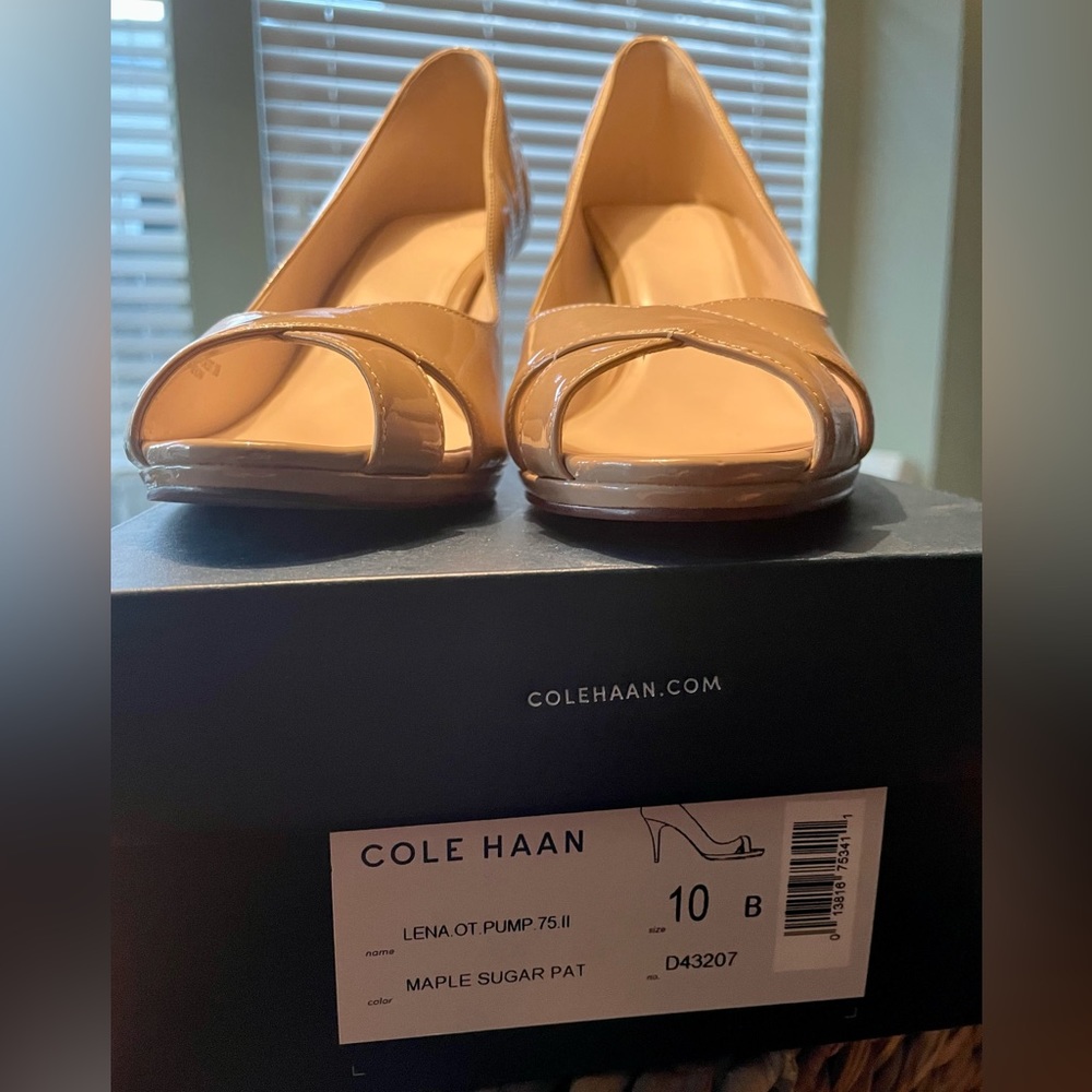Cole Haan ‘Lena OT Pumps’ Patent, Peep Toe Color: Maple Sugar 3.5” Heel NIB 10B